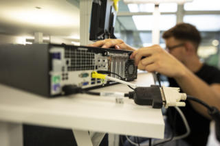 Computer installieren und verkabeln