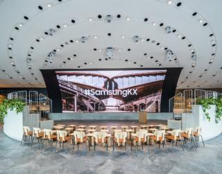 Screenmax-Centre-Stage